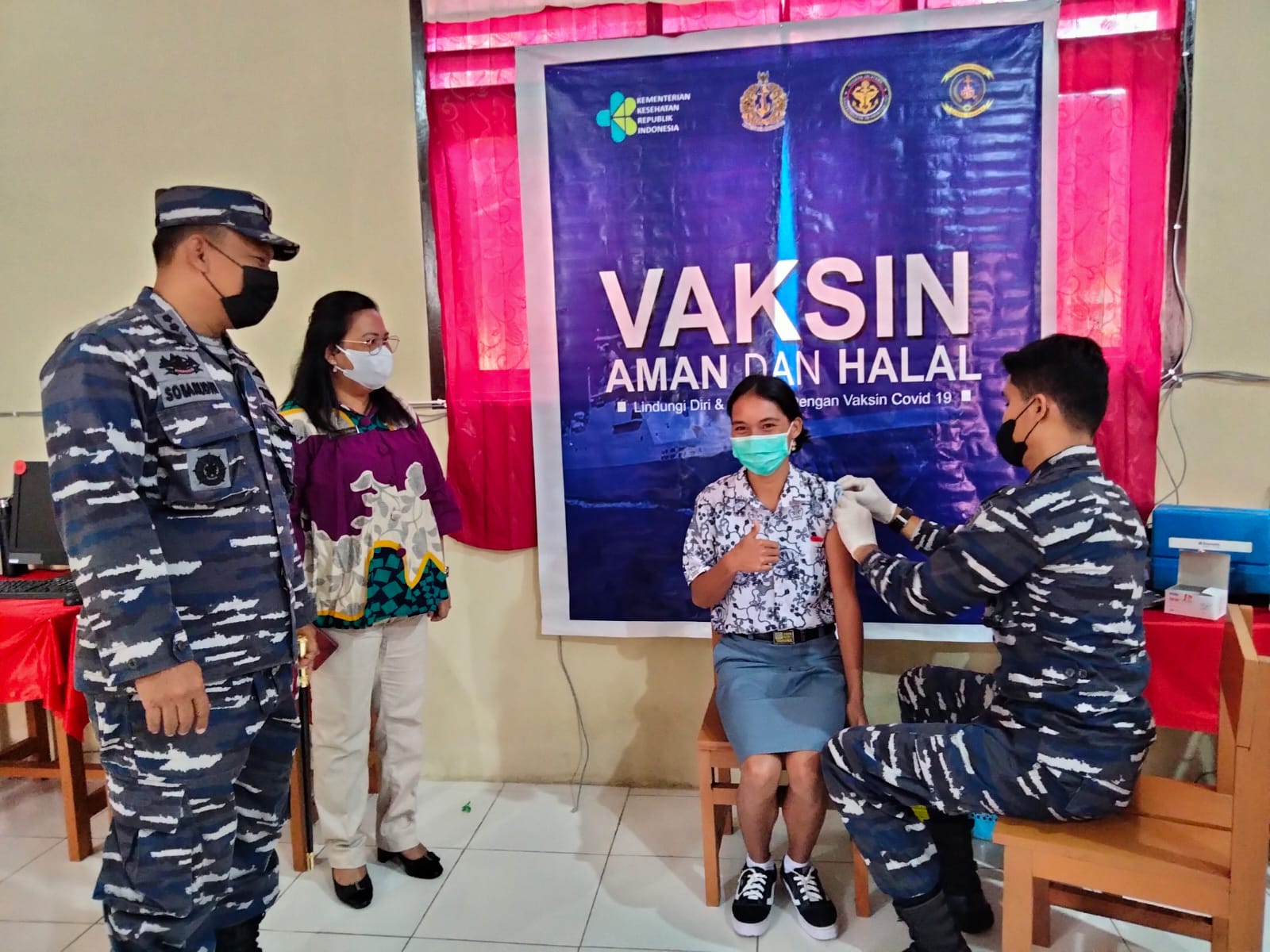 Lanal Tahuna Vaksinasi Siswa