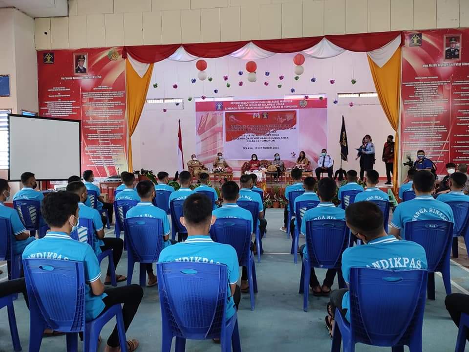 Menteri Pemberdayaan Perempuan di Tomohon