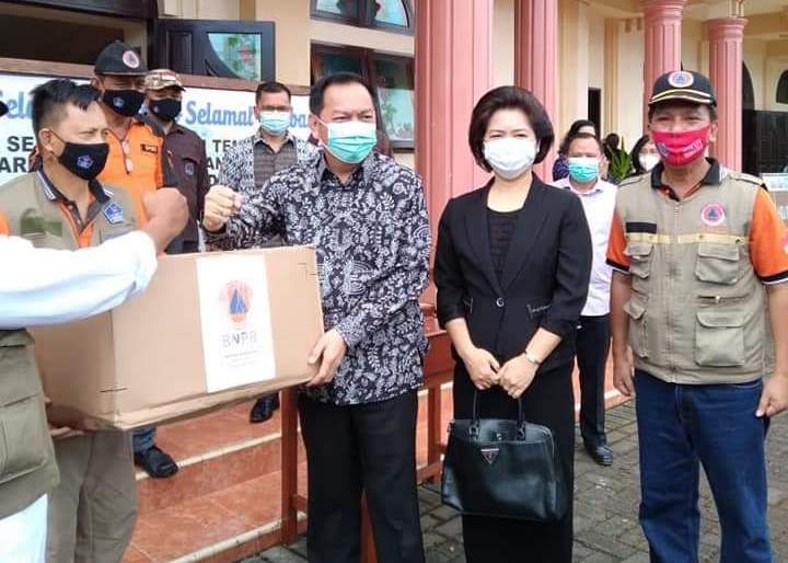 Penyaluran Masker Bantuan BNPB di Tomohon