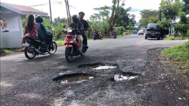 Jalan Rusak Tondano