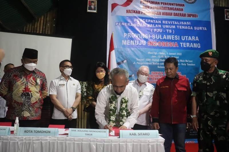 PJU Tenaga Surya Tomohon