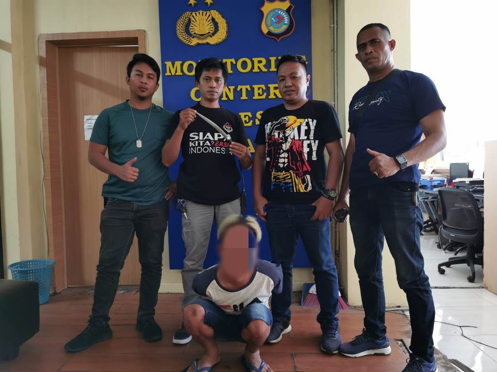 Sopir Angkot Tim Paniki