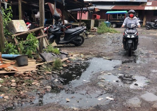 Jalan Rusak Pasar Tondano