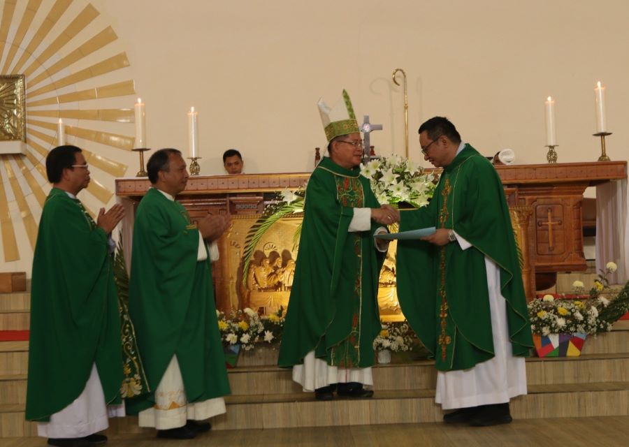 Paroki Trinitas Mahakudus Paslaten Tomohon