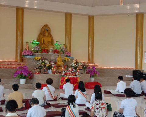 Ibadah Waisak Vihara Buddhayana Tomohon