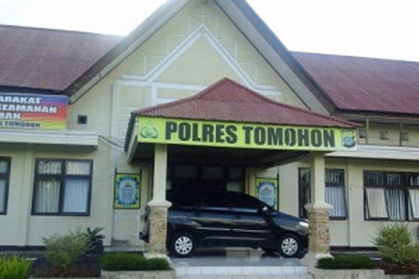 polres tomohon keracunan makanan