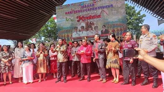 Gubernur Sulut dalam perayaan pengucapan syukur Pemkab Minahasa, Minggu (20/7/2025). KM-Kelly