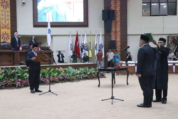 Pelantikan terhadap Raski Mokodompit sebagai legislator DPRD Sulut melalui PAW, Jumat (25/7/2025)