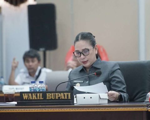 Rapat evaluasi dipimpin Wakil Bupati Minahasa, Vanda Sarundajang, Rabu (1/10/2025)
