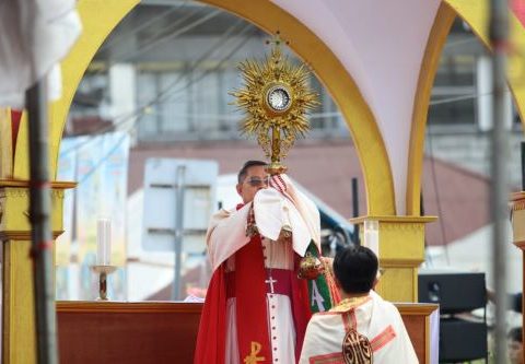 uskup manado tomohon